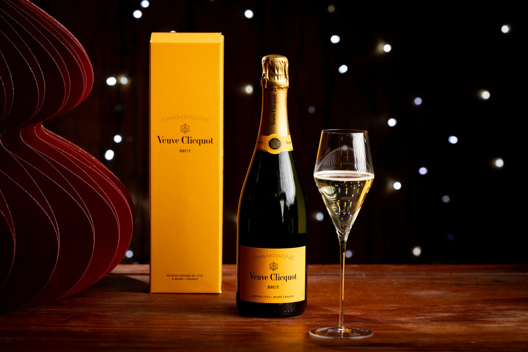 Veuve Cliquot, Brut NV, Champagne in Gift Box